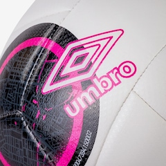 Bola de Futebol de Campo Umbro Neo Swerve Club Fb - Foto 3