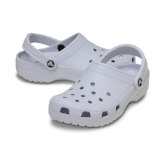 Sandália Crocs Classic Frosted - Unissex - Foto 4