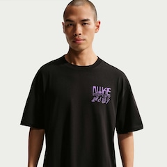 Camiseta Nike Sportswear Swoosh Sounds Unissex - Foto 1