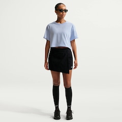 Camiseta Cropped Nike Sportswear Varsity 18 Feminina - Foto 4
