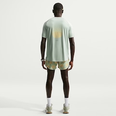 Camiseta Dri-FIT Nike Stride ADV Distance Dreams Masculina - Foto 5