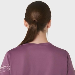 Camiseta ASICS Icon SS Top Feminina - Foto 6