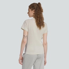 Camiseta Feminina Slim 3 Listras Holiday adidas - Foto 2