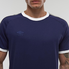 Camiseta Umbro Tape F.C. - Masculina - Foto 4