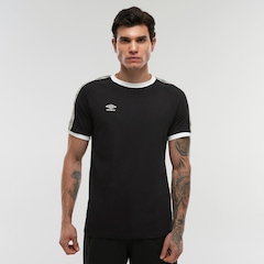 Camiseta Umbro Tape F.C. - Masculina - Foto 1