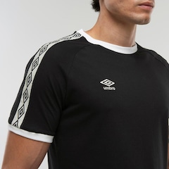 Camiseta Umbro Tape F.C. - Masculina - Foto 4