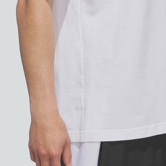 Camiseta Masculina Grafica Basketball adidas - Foto 6