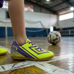 Chuteira Futsal Infantil Umbro Kick Jr - Foto 7