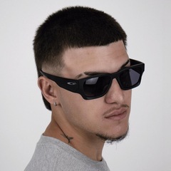 Óculos de Sol Unissex Oakley Instagator Matte Black Prizm Grey - Foto 2