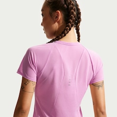 Camiseta Nike Swift Feminina - Foto 4