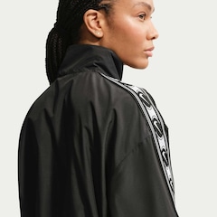 Jaqueta Nike Sportswear Classic Woven Feminina - Foto 2