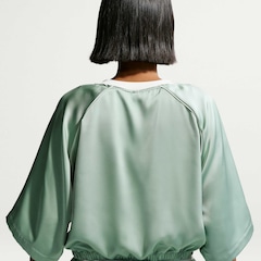 Camiseta Nike Sportswear Woven Feminina - Foto 2