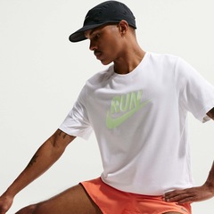 Camiseta Dri-FIT Nike Run Swoosh Masculina - Foto 3