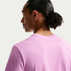 Camiseta Nike Sportswear Club Masculina - Foto 2