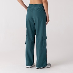 Calça New Balance Nylon Cargo Feminina - Foto 2