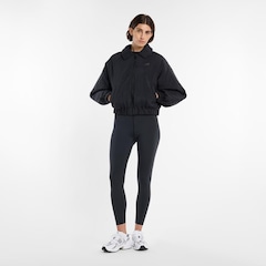 Jaqueta New Balance Woven Bomber Feminina - Foto 4