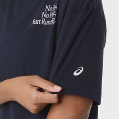 Camiseta ASICS Runner Message Graphic Feminino - Foto 6