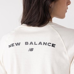 Camiseta Cropped New Balance Sportswear '94 Graphic Feminina - Foto 3