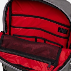 Mochila New Balance Legacy Flap 24L Unissex - Foto 3