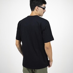 Camiseta Oakley Outline Mountains Blackout - Masculina - Foto 6