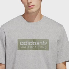 Camiseta adidas Skateboarding Logo Medium Grey Heather - Masculina - Foto 3