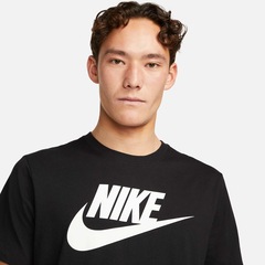 Camiseta Nike Sportswear Icon Futura Masculina - Foto 4