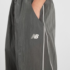 Calça New Balance Sport Legacy Woven Feminina - Foto 5