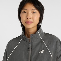 Jaqueta New Balance Sport Legacy Woven Feminina - Foto 4