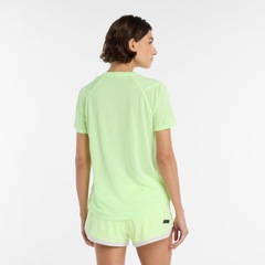 Camiseta New Balance Athletics Run Feminina - Foto 4