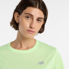 Camiseta New Balance Athletics Run Feminina - Foto 5