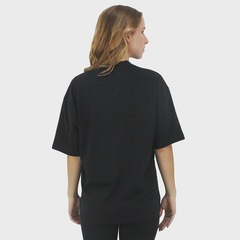 Camiseta New Balance Oversized Small Logo Black - Feminina - Foto 3
