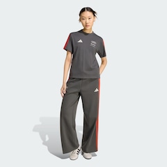 Camiseta Adidas Audi Revolut F1 Team DNA Feminina - Foto 7