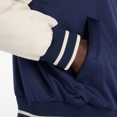 Jaqueta Athletics Varsity New Balance Masculina - Foto 7
