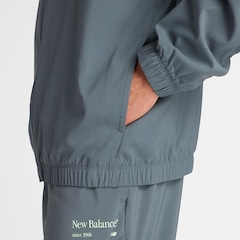Jaqueta New Balance Reimagined Woven Graphic Masculina - Foto 7