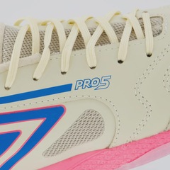 Chuteira de Futsal Adulta Umbro Pro 5 Bump - Foto 7