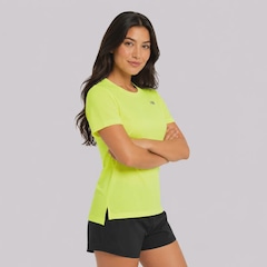 Camiseta New Balance Sport Essentials Logo Feminina - Foto 2