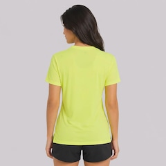 Camiseta New Balance Sport Essentials Logo Feminina - Foto 4