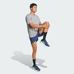 Camiseta adidas Corrida Essentials - Masculina - Foto 5