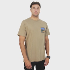 Camiseta Billabong Post Cards I Brown - Masculina - Foto 3