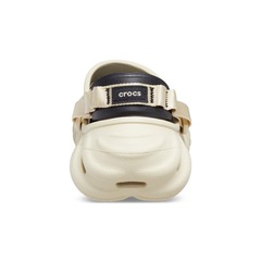 Sandália Crocs Echo Clog - Foto 7