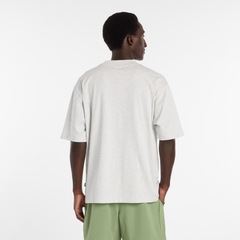 Camiseta New Balance Ghica Line Up Oversized Masculina - Foto 3