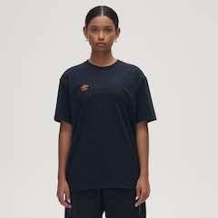 Camiseta Umbro Beyond The Pitch Masculino - Foto 1