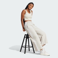 Calça adidas Malha Parachute Essentials Três Listras Lifestyle Feminina - Foto 3