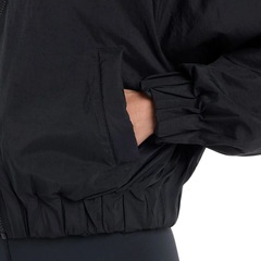 Jaqueta New Balance Woven  Bomber - Feminina - Foto 4