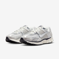 Tênis Feminino Nike Zoom Vomero 5 - Foto 4