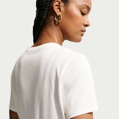 Camiseta Nike Sportswear Essentials Feminina - Foto 2