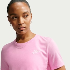 Camiseta Nike Sportswear Club Essentials Feminina - Foto 1