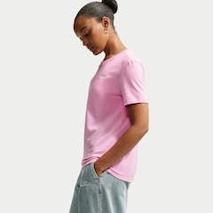 Camiseta Nike Sportswear Club Essentials Feminina - Foto 3