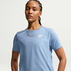 Camiseta Nike Sportswear Club Essentials Feminina - Foto 1