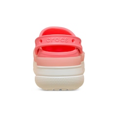 Sandália Crocs Frosted Stacked Clog Guava - Unissex - Foto 7